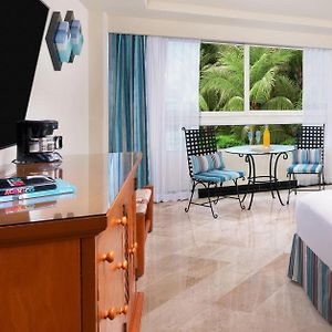 Sens Standard Partial View Room